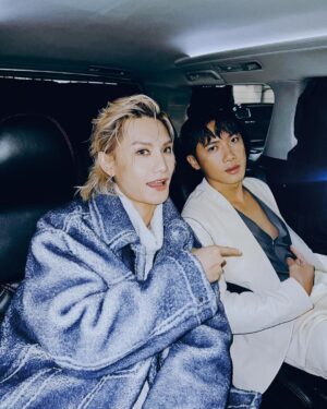 Jeremy Lee Instagram - 記錄一下 
巨豬第一次 合體出席活動
我估stanley唔介意就走光 
😂😂😂

@harpersbazaarhk 

#唔幫你遮啦 
#俾d福利大家 
#見到你地好開心🦄️
#bazaarhk35週年生日快樂
#bazaarhk35