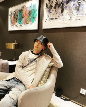 Jeremy Lee Instagram - 又可以飛 真係好開心
上一次去澳洲 已經係返學嘅時候
隔左咁多年 又可以黎玩
最緊要係可以12個一起去玩 
呢兩日都去左好多地方啦🤣
希望快d出街 俾你地睇啦
記得到時候睇團綜啦 🥰

都要多謝香港機場貼心嘅安排 
Thank you so much ❤️
@hongkongairport 

大家中秋快樂 🥮

#hkia #hongkongairport 
#香港國際機場