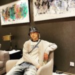 Jeremy Lee Instagram – 又可以飛 真係好開心
上一次去澳洲 已經係返學嘅時候
隔左咁多年 又可以黎玩
最緊要係可以12個一起去玩 
呢兩日都去左好多地方啦🤣
希望快d出街 俾你地睇啦
記得到時候睇團綜啦 🥰

都要多謝香港機場貼心嘅安排 
Thank you so much ❤️
@hongkongairport 

大家中秋快樂 🥮

#hkia #hongkongairport 
#香港國際機場
