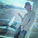 Jeremy Lee Instagram – 又可以飛 真係好開心
上一次去澳洲 已經係返學嘅時候
隔左咁多年 又可以黎玩
最緊要係可以12個一起去玩 
呢兩日都去左好多地方啦🤣
希望快d出街 俾你地睇啦
記得到時候睇團綜啦 🥰

都要多謝香港機場貼心嘅安排 
Thank you so much ❤️
@hongkongairport 

大家中秋快樂 🥮

#hkia #hongkongairport 
#香港國際機場