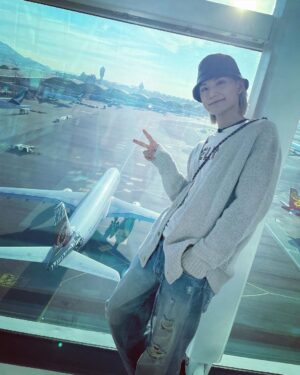 Jeremy Lee Instagram - 又可以飛 真係好開心
上一次去澳洲 已經係返學嘅時候
隔左咁多年 又可以黎玩
最緊要係可以12個一起去玩 
呢兩日都去左好多地方啦🤣
希望快d出街 俾你地睇啦
記得到時候睇團綜啦 🥰

都要多謝香港機場貼心嘅安排 
Thank you so much ❤️
@hongkongairport 

大家中秋快樂 🥮

#hkia #hongkongairport 
#香港國際機場