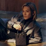 Jeremy Lee Instagram – 一個好睇嘅mini bag
真係可以好百搭
無論係 日常 定係 去旅行 
我都好鍾意搭配
尤其係去旅行嘅時候 
真係好方便 
唔知你地鍾唔鍾意呢？

@toryburch @pipa.creative 
#ToryBurchHK
#TMonogram
#ToryBurchFW23