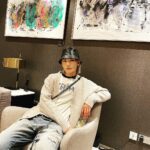Jeremy Lee Instagram – 又可以飛 真係好開心
上一次去澳洲 已經係返學嘅時候
隔左咁多年 又可以黎玩
最緊要係可以12個一起去玩 
呢兩日都去左好多地方啦🤣
希望快d出街 俾你地睇啦
記得到時候睇團綜啦 🥰

都要多謝香港機場貼心嘅安排 
Thank you so much ❤️
@hongkongairport 

大家中秋快樂 🥮

#hkia #hongkongairport 
#香港國際機場