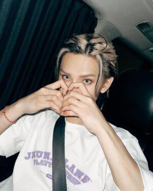 Jeremy Lee Instagram - 第十五場啦 ❤️
聽日就係香港站最後一場啦 🥲
今日已經有種掛住呢個show嘅感覺 
但係明明仲做緊😂
點都好 
有你地係度 真係幾多場都唔夠 🦄
好啦 
聽日見啦 
尾場 第十六場的朋友❤️

#mirrorweare #mirrorfeelthepassionconcerttour2024