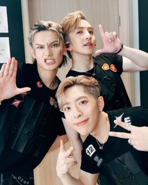 Jeremy Lee Instagram - .
補返尋日嘅合照💃🏻

「外星三少女」重返地球！！🌍💖