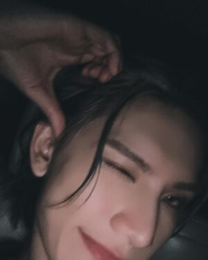Jeremy Lee Instagram - 第十三場啦
但係我地外星三少女竟然唔記得影相 🫠
feeling feeling so sad 
唔緊要 今日用自拍代替😂
聽日再補返啦 
第十四場嘅朋友 
聽日見❤️

#mirrorweare #mirrorfeelthepassionconcerttour2024