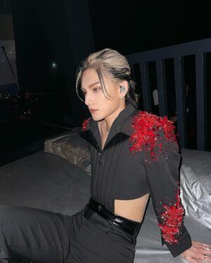 Jeremy Lee Instagram - 第九場 完畢 ❤️
今日Miro場 果然係滿滿嘅愛 
多謝你們每一位❤️

今日有些小驚喜 
好在有陳仔幫手❤️
要特別鳴謝❤️ 
I love u so much ❤️

聽日第十場再見啦❤️

#mirrorweare #mirrorfeelthepassionconcerttour2024