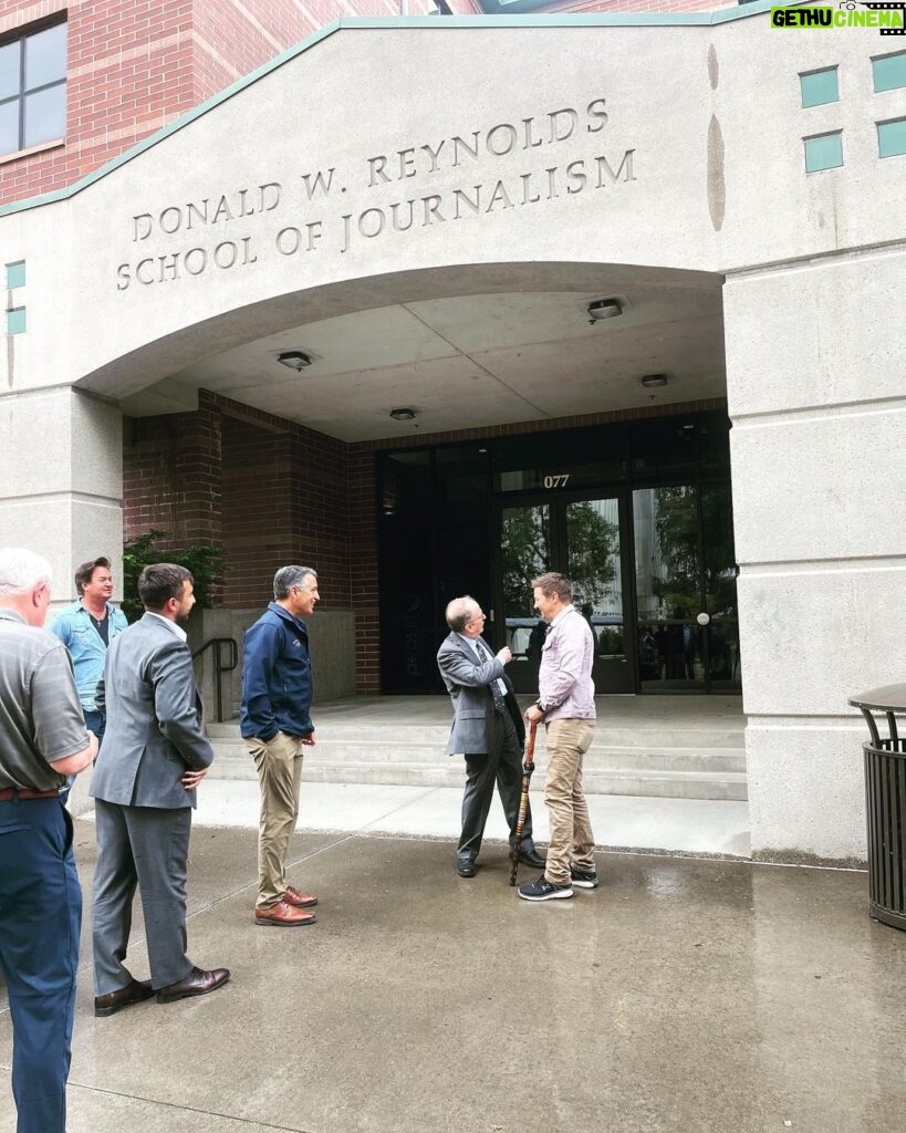 Jeremy Renner Instagram - I was very excited to explore the campus @unevadareno with @pres_sandoval and company! What a gorgeous campus with incredible programs.. I was inspired by the stories of these lovely students who just made my day ! I’m coming back #gopack #reno #opportunities