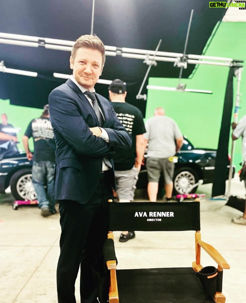 Jeremy Renner Instagram - Thank you to the crew for making my daughters very first directing experience very exciting. I had to really fight the smile off my face every time she called action and cut !!! @paramountplus# @mayorofkingstown #daddydaughterworkday