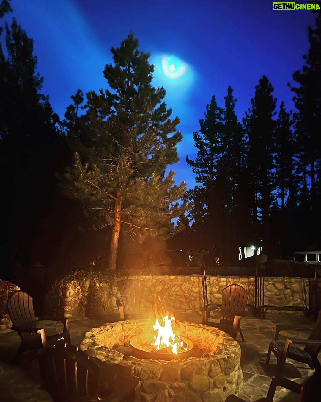 Jeremy Renner Instagram - How is your Sunday ? 🙏. #tahoeskies