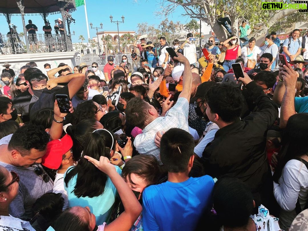 Jeremy Renner Instagram - Thank you 🇲🇽! All my love #cinco