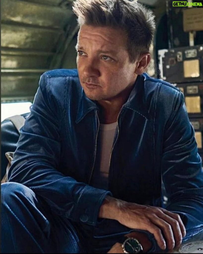 Jeremy Renner Instagram - Have a wonderful weekend! Sending you all love and blessings 🙏.