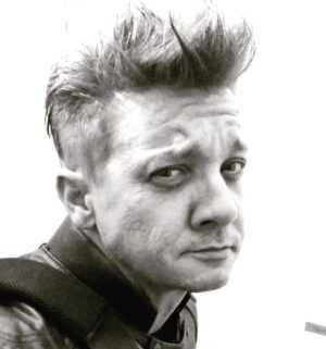 Jeremy Renner Instagram - Episode 5: “ronin” @hawkeyeofficial  on @disneyplus  @haileesteinfeld streaming now !!