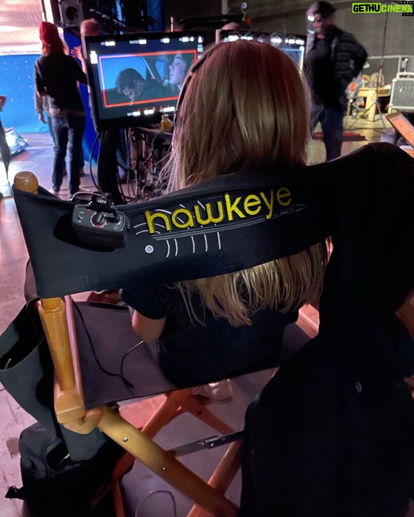Jeremy Renner Instagram - Looking back to a year ago on set @hawkeyeofficial @disneyplus with family and work family… #bts #tbt