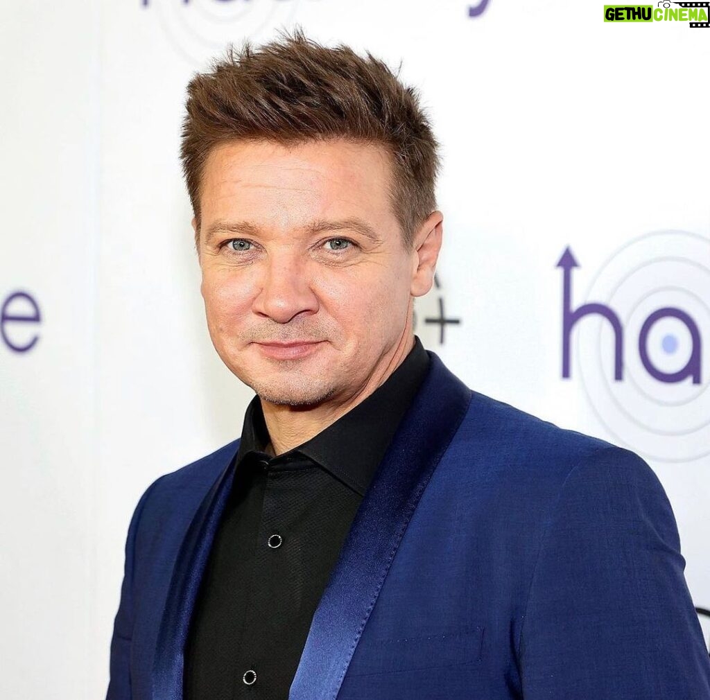 Jeremy Renner Instagram - I want to wish you all a very Happy Thanksgiving 🦃. I am so very thankful for my health, for the love of family and friends, my blessings, and for all of you and your love and support ! Much love to you all🙏. #happythanksgivng