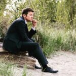Jeremy Renner Instagram - Happy Saturday everyone!!! #bts @mayorofkingstown @paramountplus photo @emersonmiller