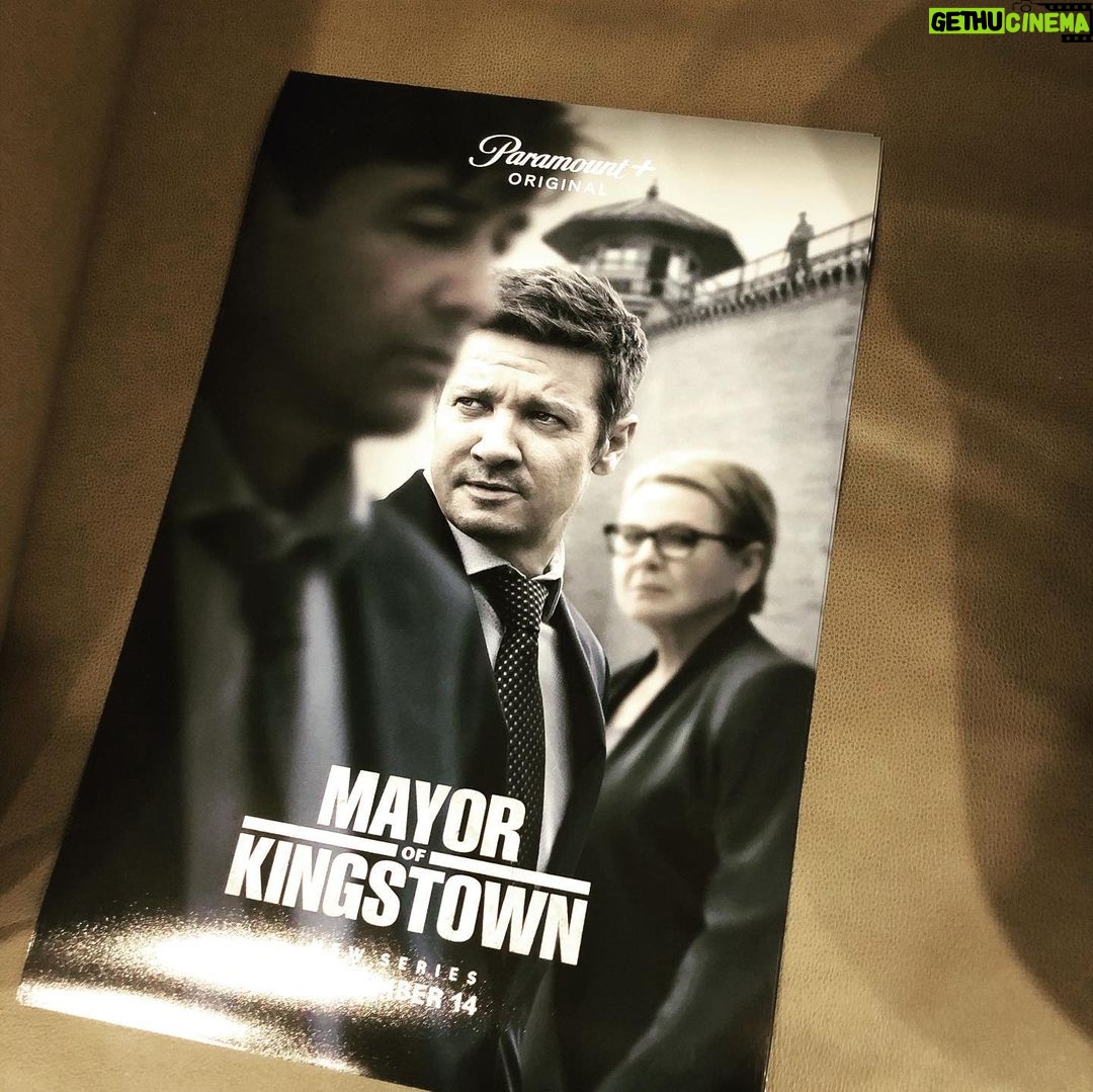 Jeremy Renner Instagram - Itβs a WRAP!! Thank you to the cast and crew of @mayorofkingstown @paramountplus Iβm honored to have shared this time with you. πβ€οΈπβ€οΈπ