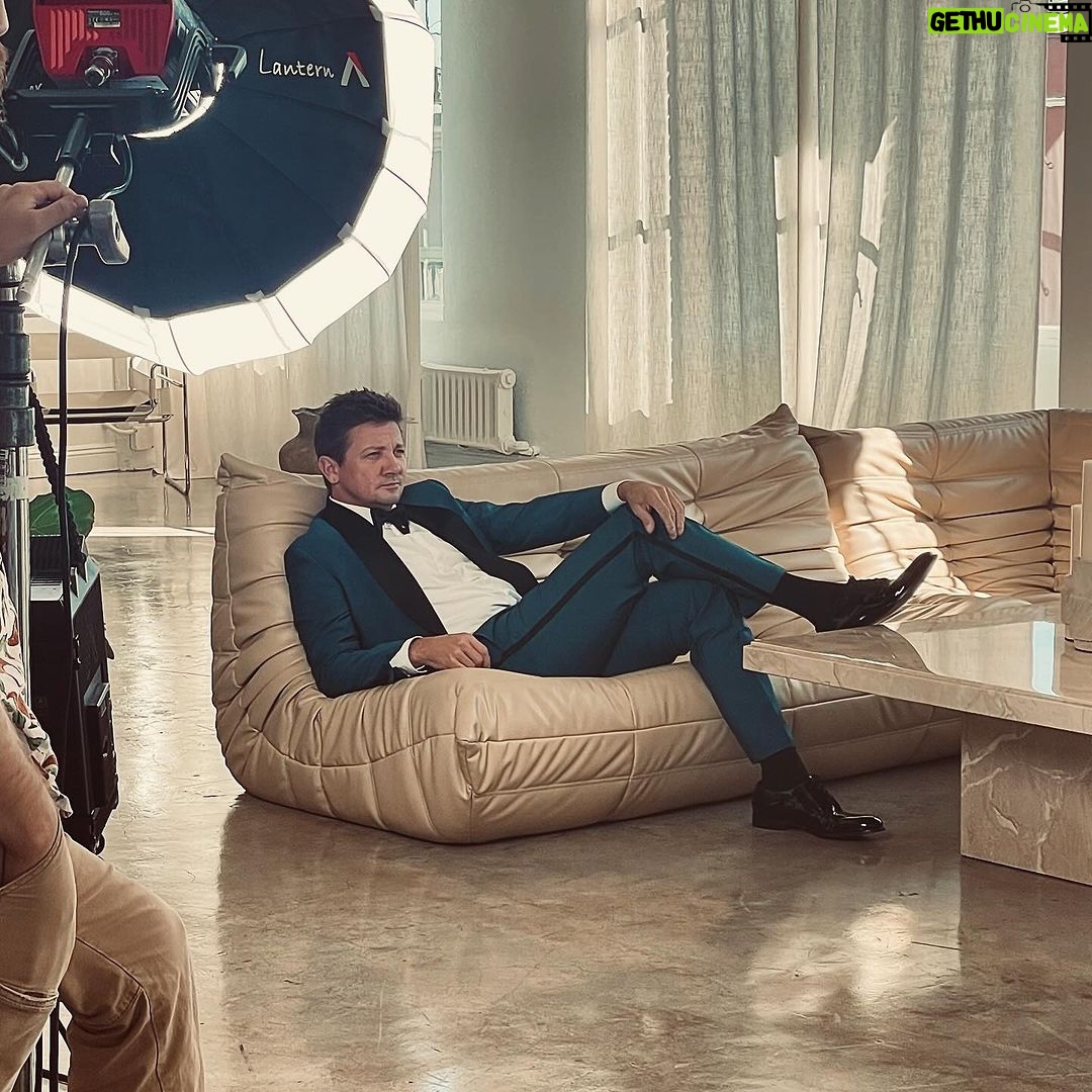 Jeremy Renner Instagram - A great day with some talented people, loving friends and an amazing suit #loveandtitanium #bts