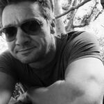 Jeremy Renner Instagram - Have a wonderful weekend !! Circle up with those you love ❤️.