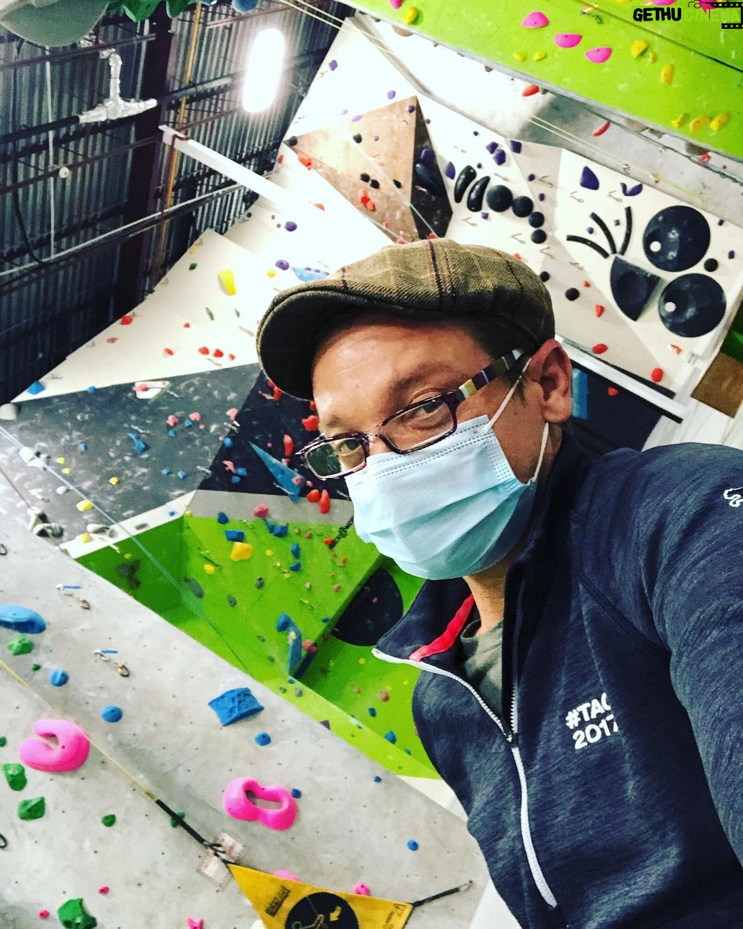 Jeremy Renner Instagram - I f-ing LOVE FRIDAYS !! #spectator