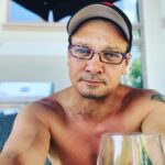 Jeremy Renner Instagram - Summer is officially here …. A lot of places in the world have opened up , but there are still many places facing difficulties in this pandemic I want you wish you all a happy and healthy summer. Stay safe #blessings🙏