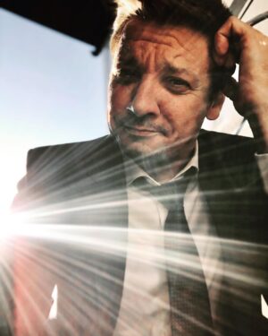 Jeremy Renner Instagram - There are a million reasons to smile, all you need is ONE.  What’s your reason today ??? #smile #whysmile