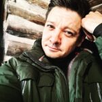 Jeremy Renner Instagram - It’s a WRAP!! Thank you to the cast and crew of @mayorofkingstown @paramountplus I’m honored to have shared this time with you. 🙏❤️🙏❤️🙏