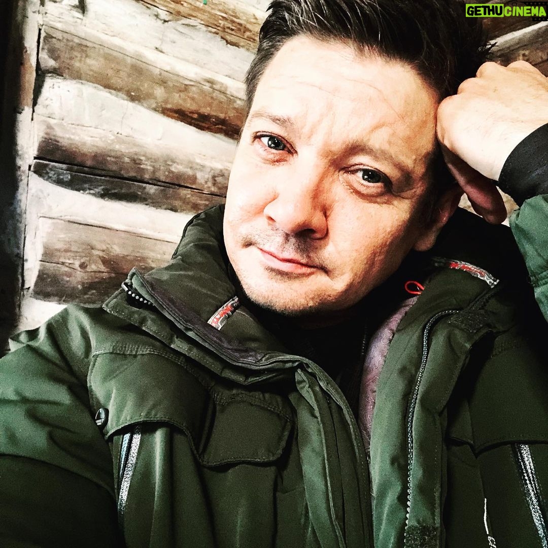 Jeremy Renner Instagram - Itβs a WRAP!! Thank you to the cast and crew of @mayorofkingstown @paramountplus Iβm honored to have shared this time with you. πβ€οΈπβ€οΈπ