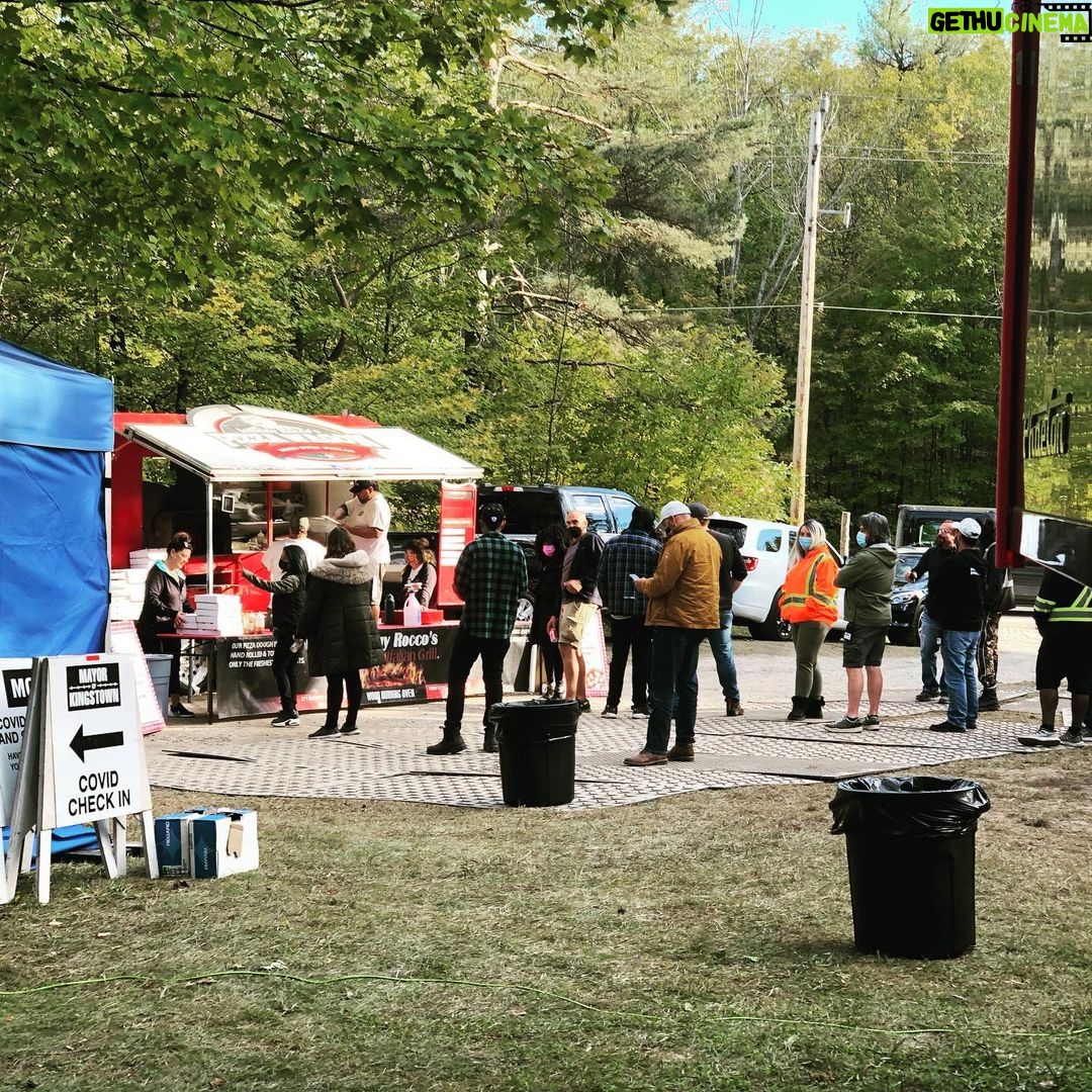 Jeremy Renner Instagram - Itβs a WRAP!! Thank you to the cast and crew of @mayorofkingstown @paramountplus Iβm honored to have shared this time with you. πβ€οΈπβ€οΈπ