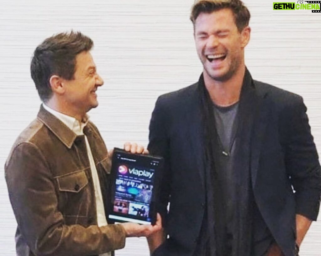 Jeremy Renner Instagram - Happy Birthday my friend @chrishemsworth Celebrating with you from the other side of the 🌎