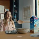 Jeremy Renner Instagram - HAPPY FRIDAY Weekend is here !!!! #Ad Silk Almondmilk®, Protein Almondmilk® and Oatmilk® is the breakfast trifecta that Ava and I #FeelPlantyGood about