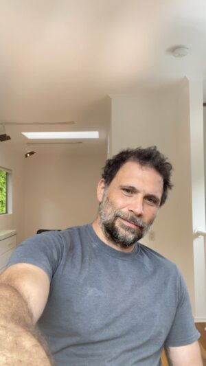 Jeremy Sisto Instagram - #isolatetogether #alonetogether #storytime #actorsreadingbooks #storytimethreads #littlewomen