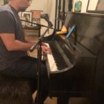 Jeremy Sisto Instagram - #roxanne #arizonazervas #acoustictiktokcovers #acousticcover #isolatetogether #alonetogether #tiktokcovers