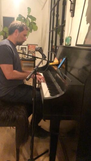 Jeremy Sisto Instagram - #roxanne #arizonazervas #acoustictiktokcovers #acousticcover #isolatetogether #alonetogether #tiktokcovers