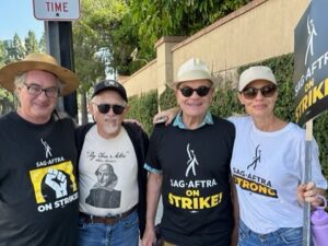 Jeri Ryan Instagram - Loved seeing so many friends on the @sagaftra picket line yesterday!
✊🏼 #scifisolidarity