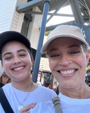 Jeri Ryan Instagram - Absolutely amazing morning at Universal with my union brothers & sisters (and some old friends I got to catch up with!) @sagaftra @ericstonestreet @missmarymmouser @santiagoc 
#unionstrong #sagaftrastrong #1u