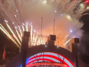 Jeri Ryan Instagram - Fun night celebrating the 4th at the @hollywoodbowl last night! ❤️🇺🇸🎆