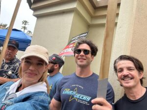 Jeri Ryan Instagram - Star Trek Day picketing at Paramount in solidarity with the @wgawest. HUGE turnout and great energy! @jonathandelarco @ethangpeck @michaelokuda #sagaftra #wgastrong #1u