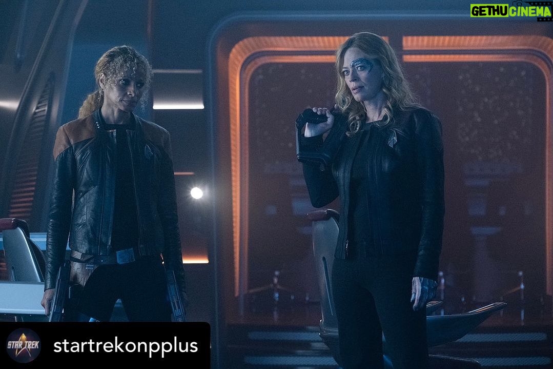 Jeri Ryan Instagram - 🖖🏼 Posted @withregram • @startrekonpplus Put them on a recruitment poster and the signups will crash Starfleet's computers. #StarTrekPicard