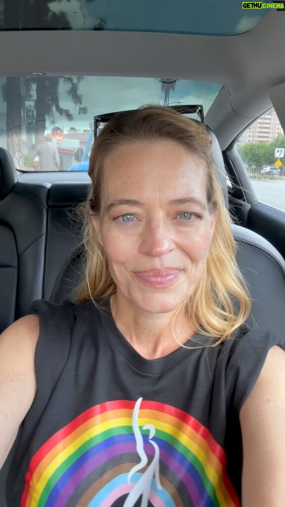 Jeri Ryan Instagram - FANTASTIC turnout and energy today!! Let’s keep it up this week as our NegCom goes back to the table. Here’s hoping the studios are serious this time and done playing games. Let’s keep showing up and showing them our SOLIDARITY✊🏼✊🏼✊🏼 One day longer. One day stronger. AS LONG AS IT TAKES. @sagaftra #sagaftrastrong #sagaftrastrike #power2performers #unionstrong #1u