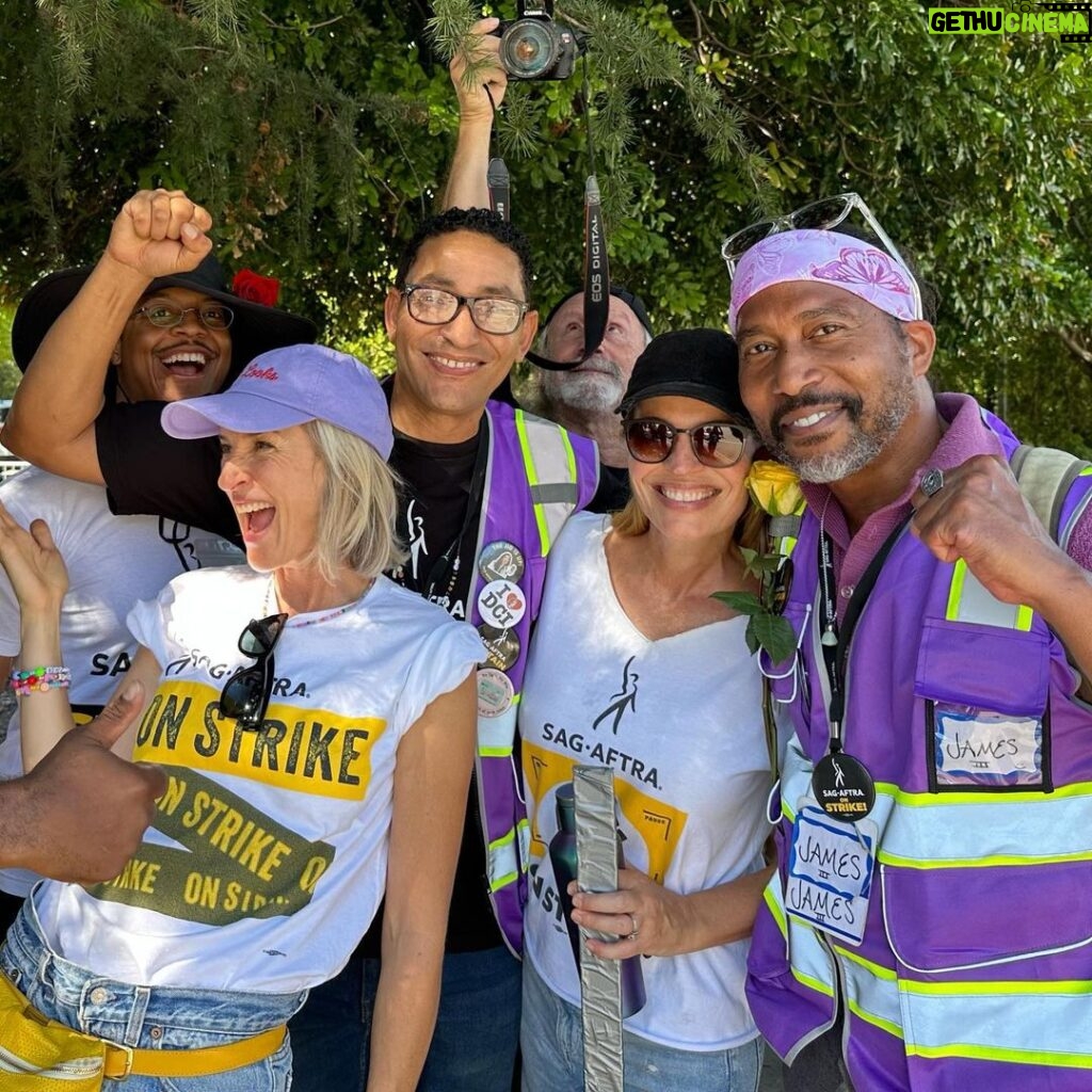 Jeri Ryan Instagram - Beautiful day on the line yesterday with our incredible WB Strike Captains for “Captains Appreciation Day”. So, so grateful for the dedication and commitment of ALL our strike captains. We couldn’t do this without you. And I’m SO PROUD to stand with you! ✊🏼 One day longer. One day stronger. #aslongasittakes @sagaftra #power2performers #sagaftrastrong #unionstrong #1u #sagaftrastrike