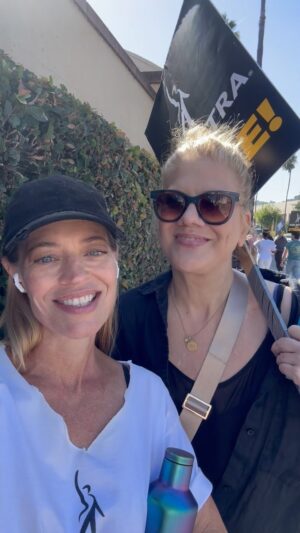 Jeri Ryan Instagram - Listen to @thekristenjohnston .
Get out here and show your support!! @sagaftra #sagaftrastrong #unionstrong #1u