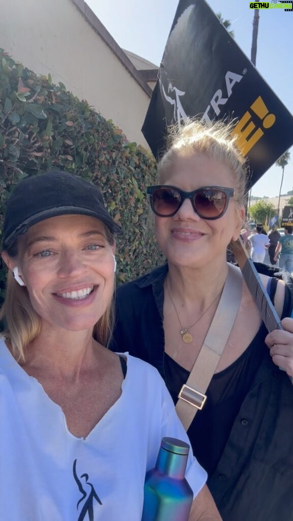 Jeri Ryan Instagram - Listen to @thekristenjohnston . Get out here and show your support!! @sagaftra #sagaftrastrong #unionstrong #1u