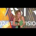 Jeri Ryan Instagram - Another huge thank you to the HCA @hollywoodcreativealliance, and my unbelievably awesome team @itskylefritz @iamrodiamond @stevenkjang and the BEST DAMN WRITERS IN SCI-FI. @terrymatalas @cwmonfette @unauthorizedcbd @cynappel @seantretta @kiley410 @mattokumura Jane Maggs