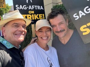 Jeri Ryan Instagram - Loved seeing so many friends on the @sagaftra picket line yesterday!
✊🏼 #scifisolidarity