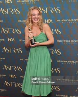 Jeri Ryan Instagram - Thank you @hollywoodcreativealliance !! 
What a lovely send off for a character that I truly loved getting to embody again after so many years. ❤️🖖🏼 #astraawards #bestsupportingactress #sevenofnine  #captainseven #startrekpicard @startrekonpplus
mu: @spencerbarnesla hair: @jonlieckfeltbeauty