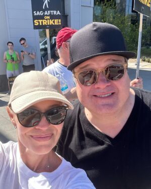 Jeri Ryan Instagram - Absolutely amazing morning at Universal with my union brothers & sisters (and some old friends I got to catch up with!) @sagaftra @ericstonestreet @missmarymmouser @santiagoc 
#unionstrong #sagaftrastrong #1u