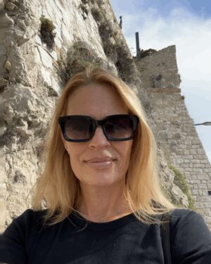 Jeri Ryan Instagram - 36 hours ago: south of France
This morning: @sagaftra PICKET LINE, BABY!!! ✊🏼 #SAGAFTRAstrong #unionstrong