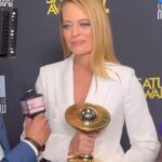 Jeri Ryan Instagram - I mean… 😍🤯💗 @jamescameronofficial @realmichellehurd @sabrejet @saturnawards