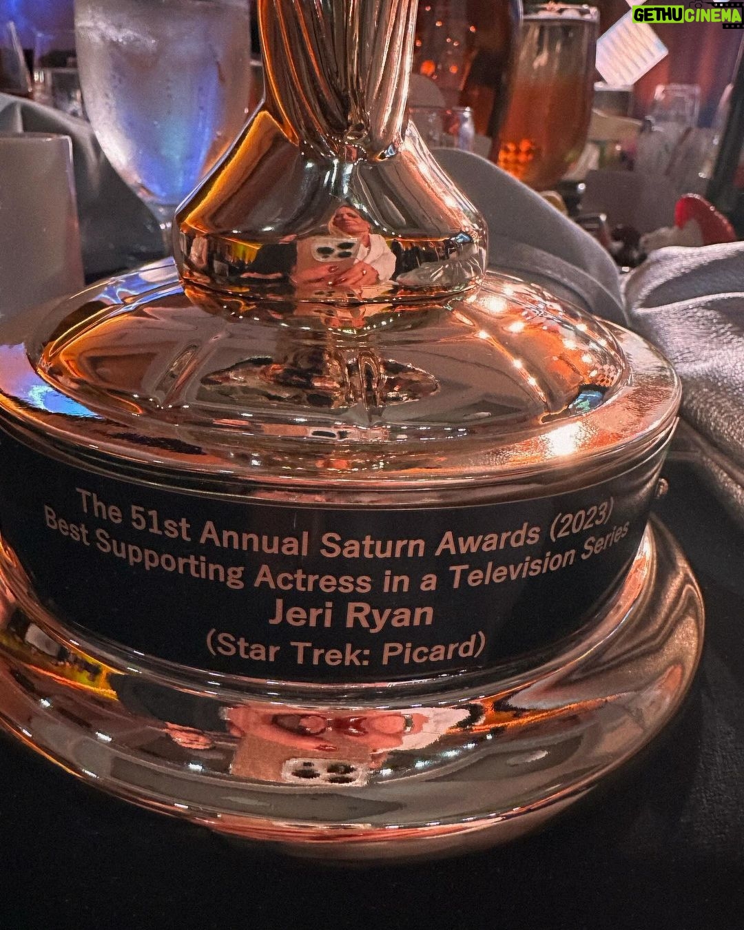 Jeri Ryan Instagram - Very belated photo dump from the Saturn Awards Sunday night… What an incredible night, what an honor, and WHAT LEGENDS…! @jamescameronofficial ?!?!? STOP IT. 🤯🥰